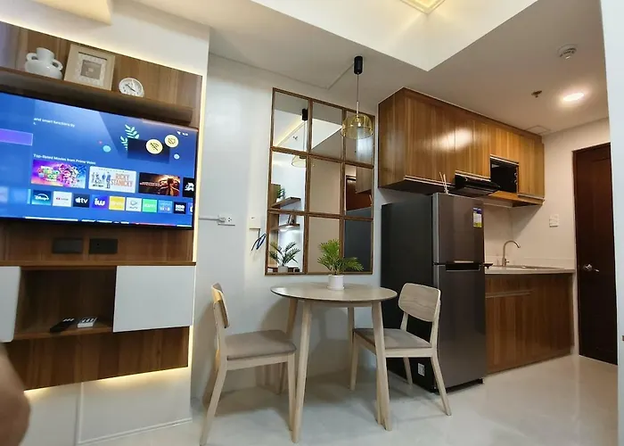 Fully Furnished Unit With Pool Near It Park Apartment
