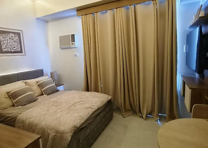 Apartment Fully Furnished Unit With Pool Near It Park Cebu Stadt