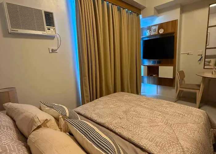 Fully Furnished Unit With Pool Near It Park Apartment *