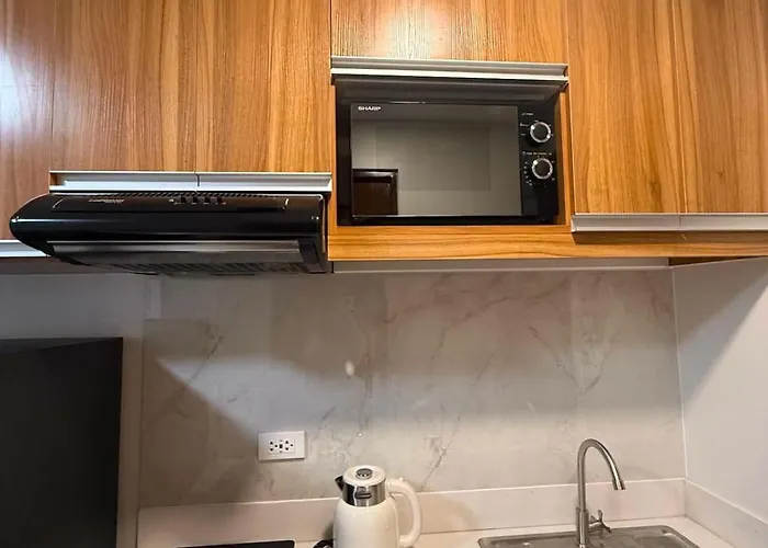 Fully Furnished Unit With Pool Near It Park