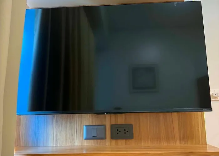 Fully Furnished Unit With Pool Near It Park Apartment *