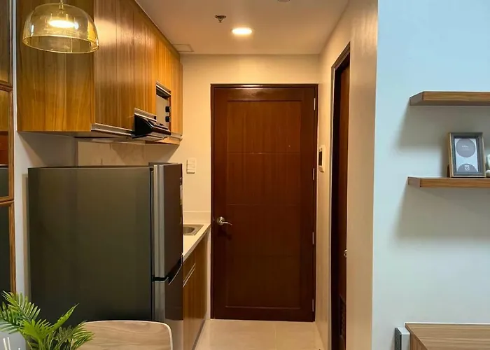 Fully Furnished Unit With Pool Near It Park