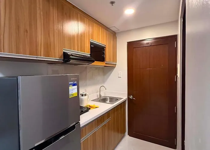 Fully Furnished Unit With Pool Near It Park Apartment