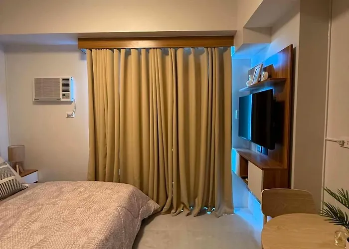 Fully Furnished Unit With Pool Near It Park Apartment *